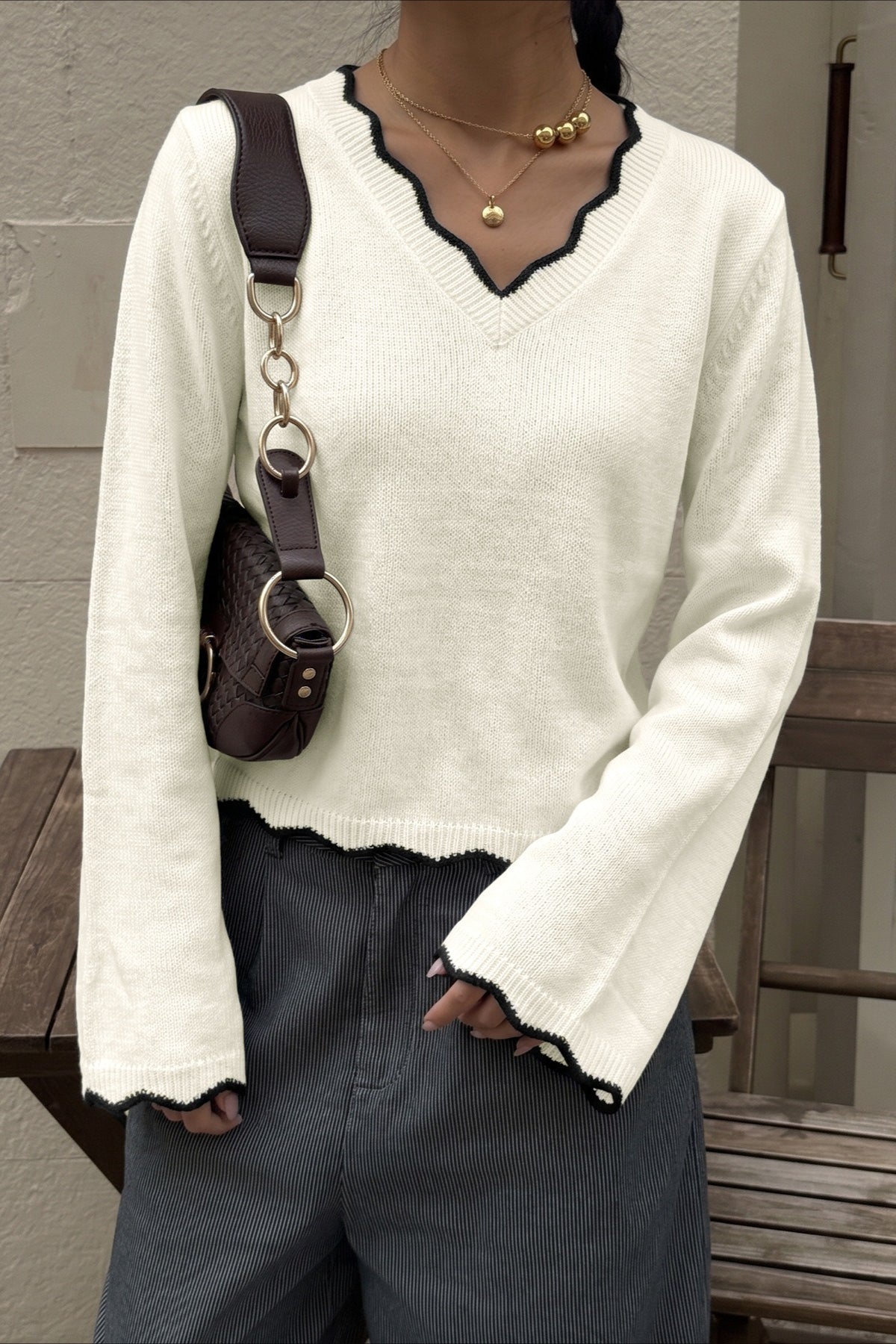 Cropped sweater with scalloped trim along the V-neckline