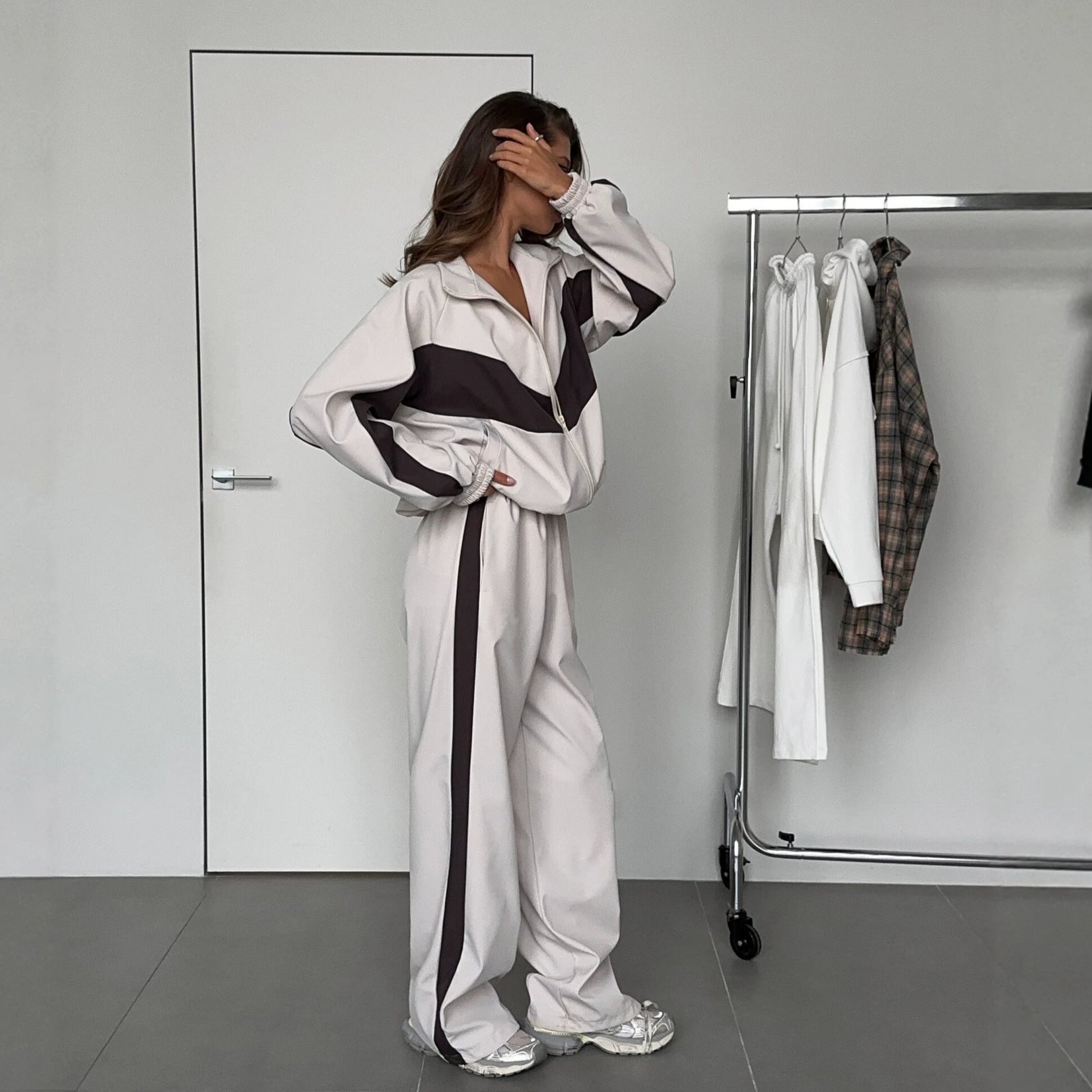 Women's activewear set featuring a zip-front windbreaker jacket