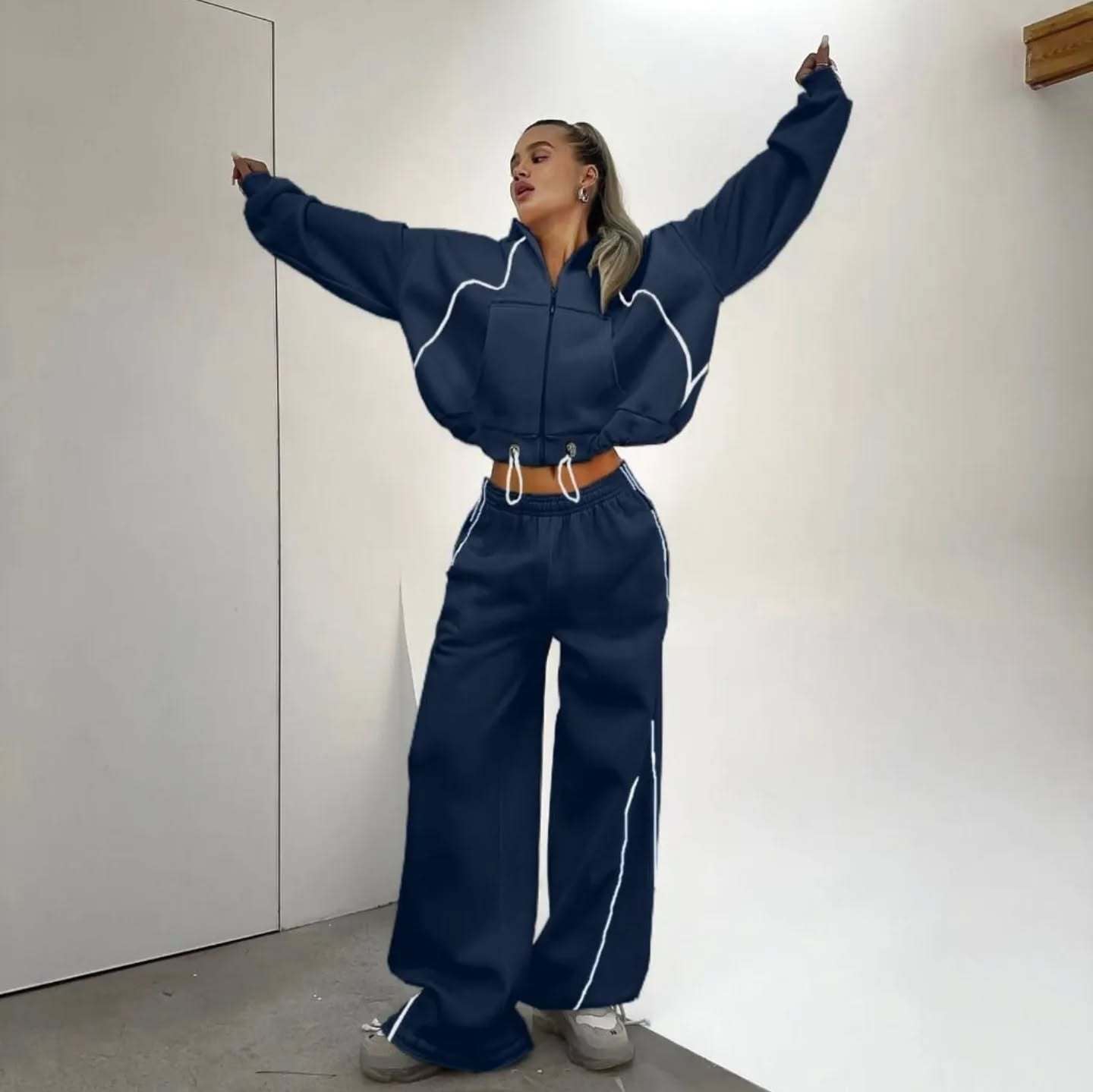 Women's oversized tracksuit with a zip hoodie and wide-leg pants