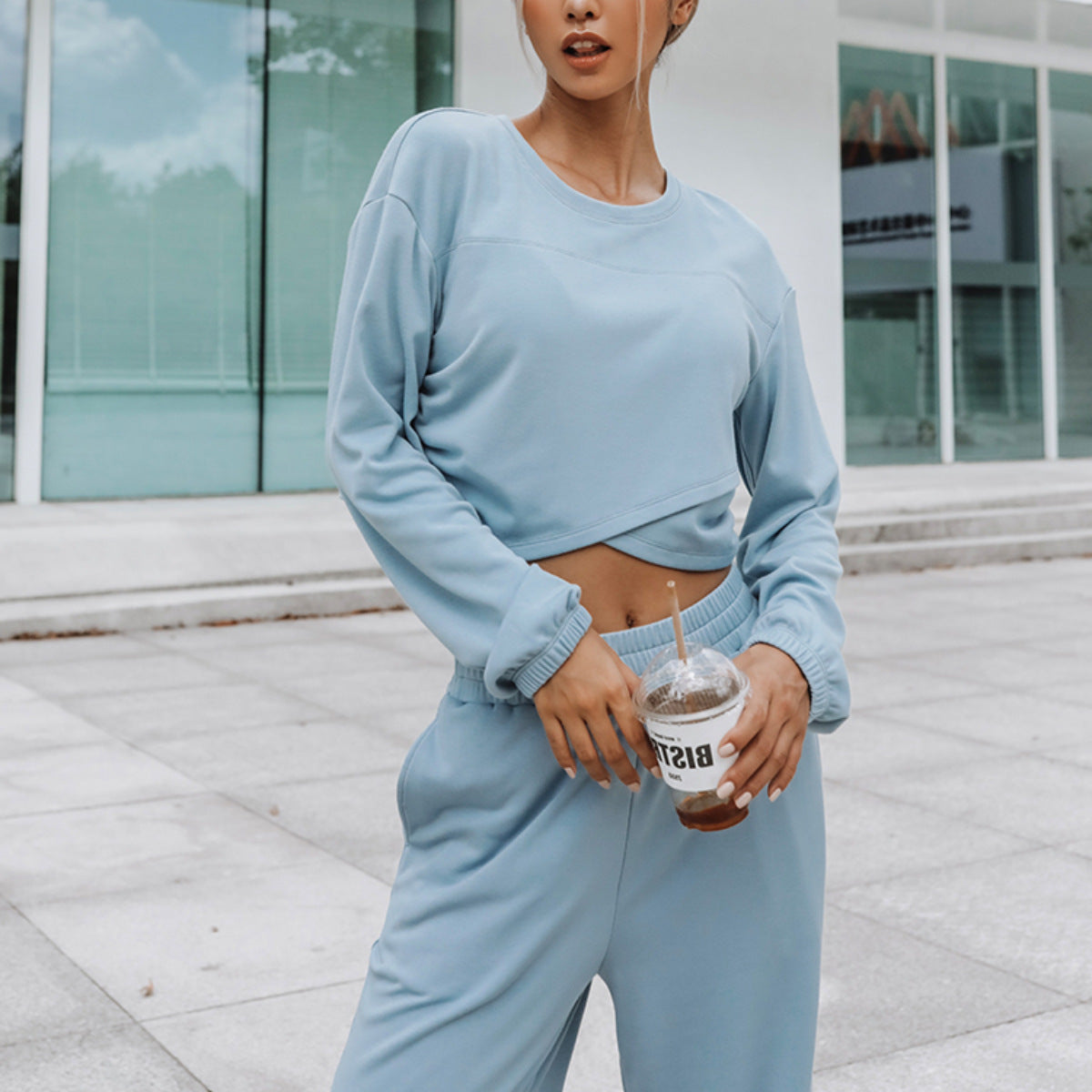 Comfortable women's two-piece lounge set with wide-leg pants
