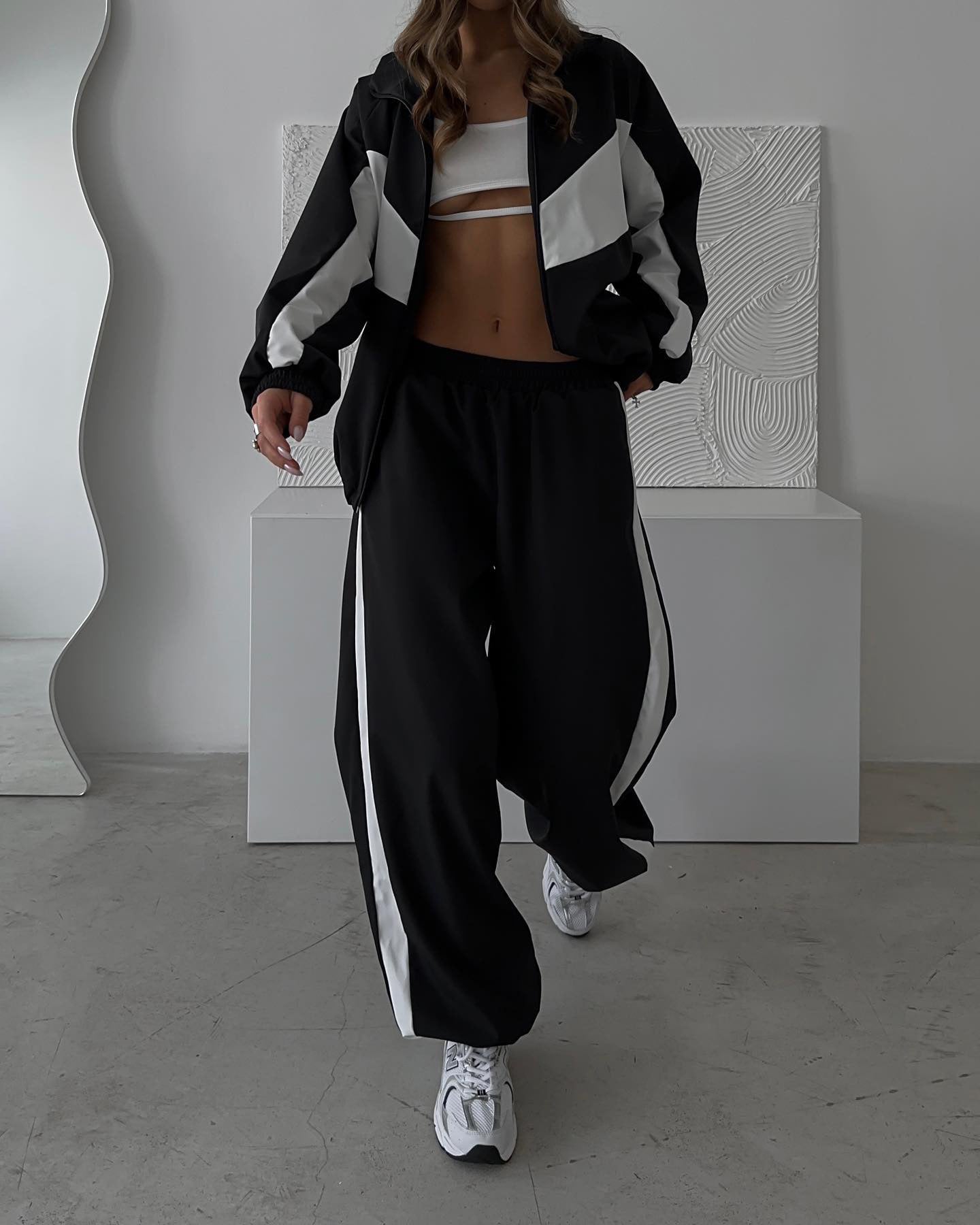 Women's Windbreaker Tracksuit Set With Wide-Leg Pants