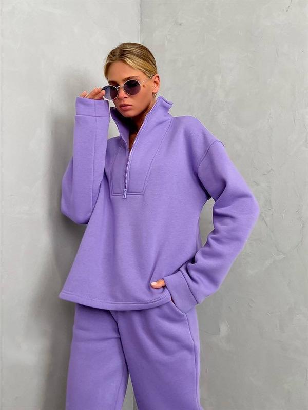 Taillored jogger pants included in the women's loungewear set