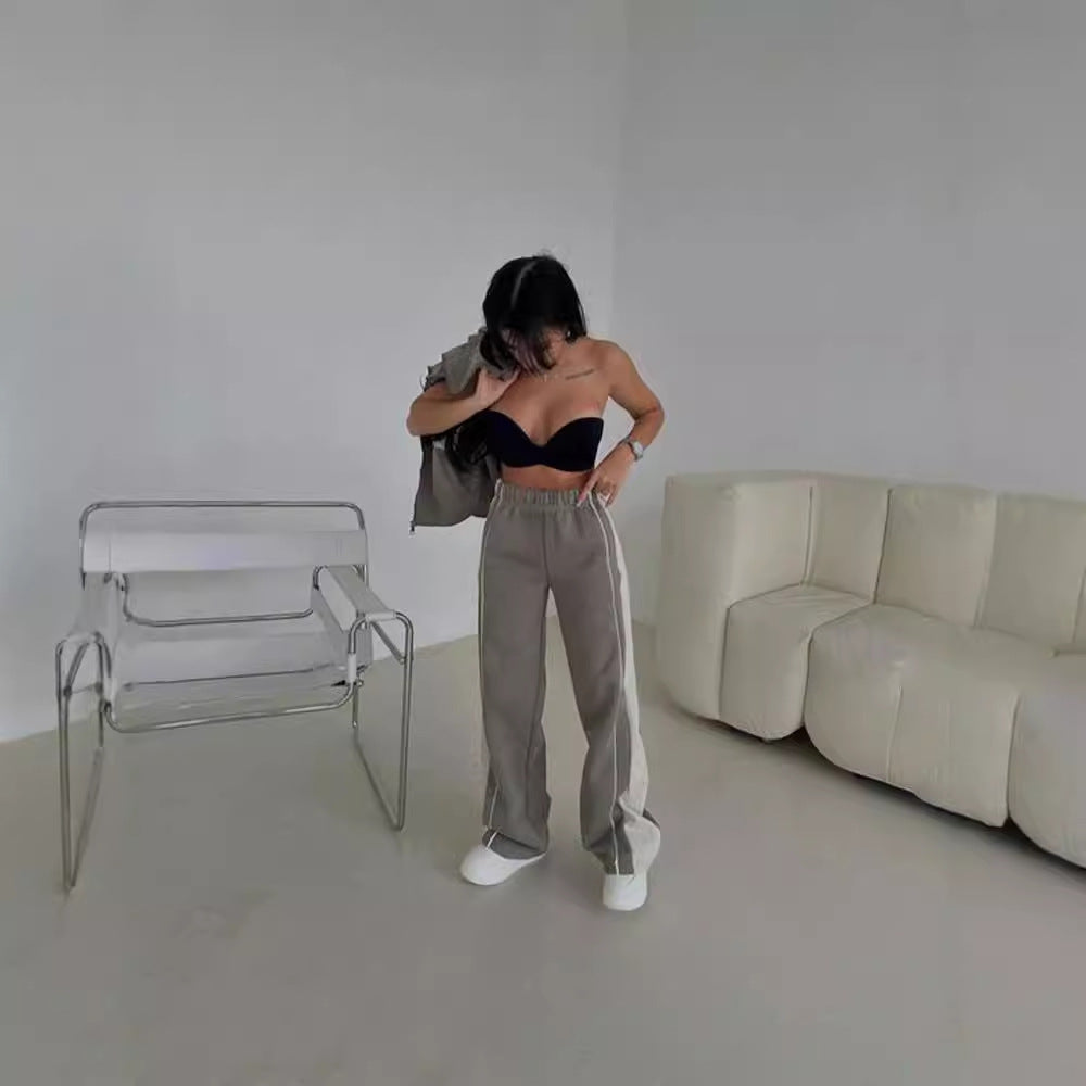 Two-piece women's jogging suit with a comfortable wide waistband