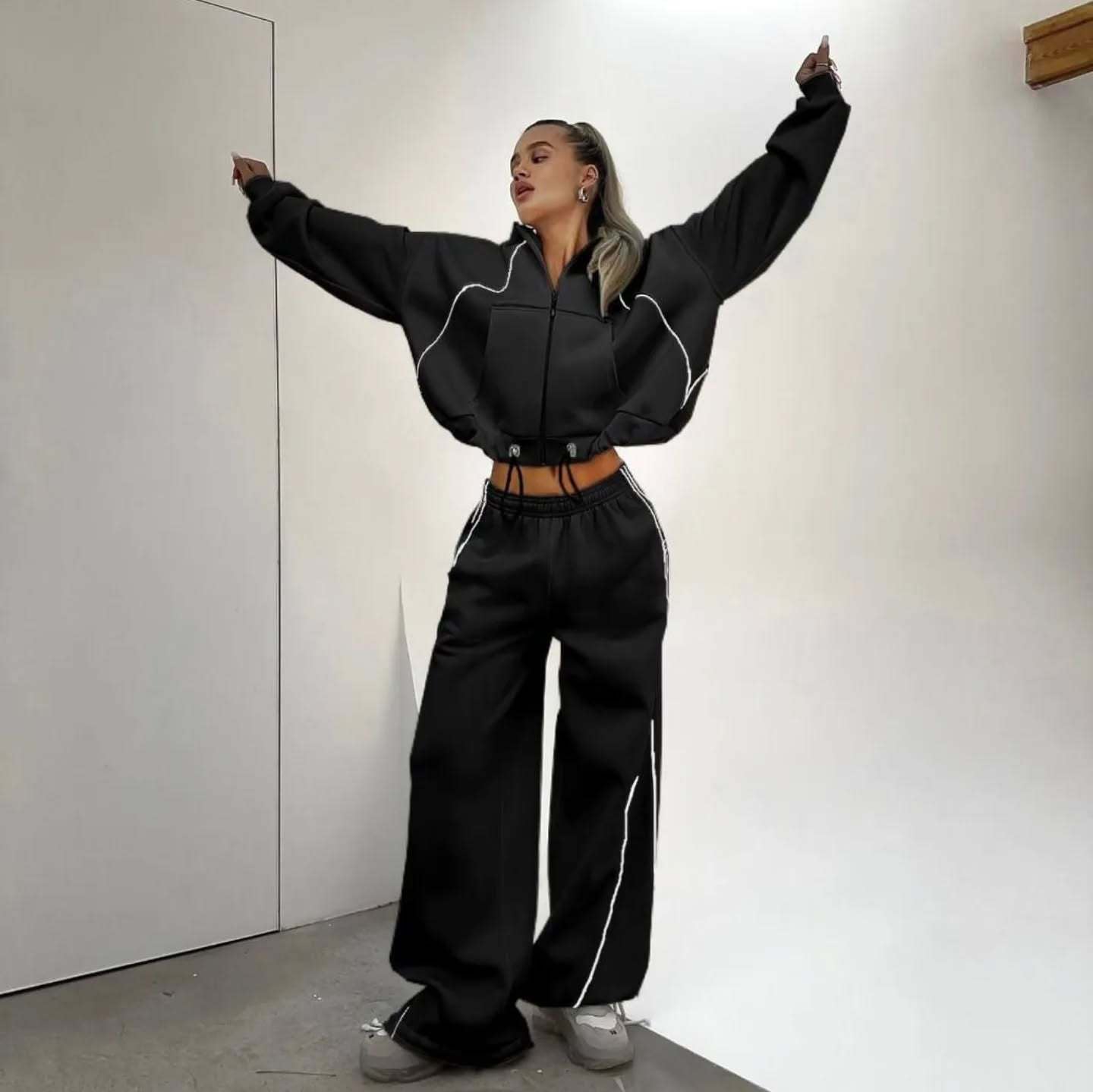 Women's Oversized Tracksuit With Zip Hoodie And Wide-Leg Pants