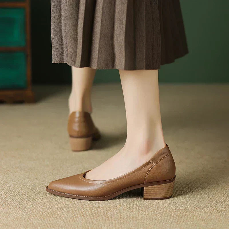 Women's dress shoes suitable for office and event wear