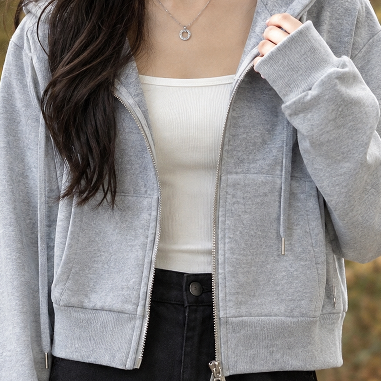 Cropped hooded sweater with full zip closure and long sleeves