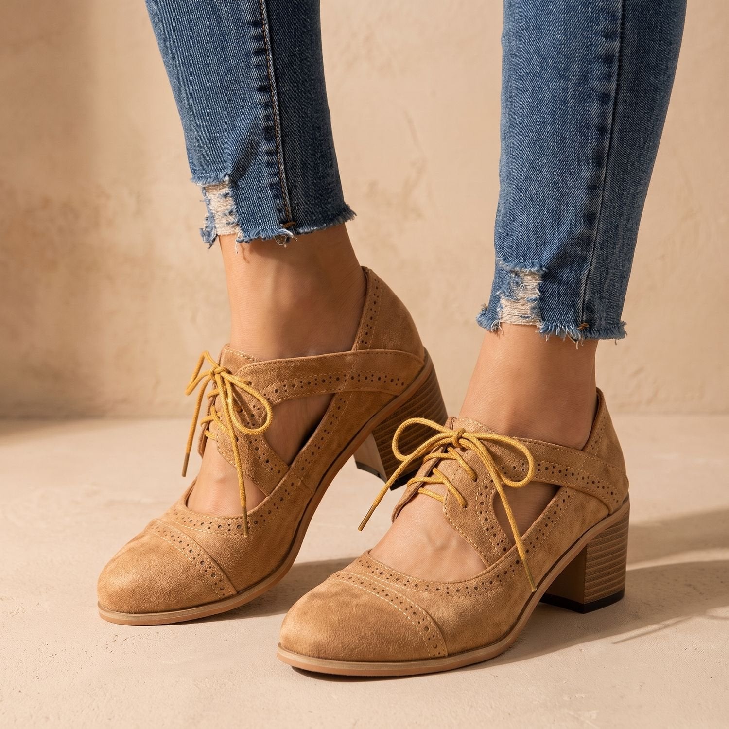 Women's Vintage Lace-Up Brogue Block Heel Pumps