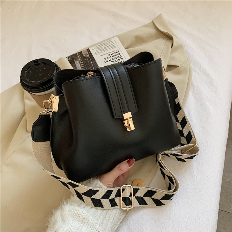 Sophie Bucket Bag Olives